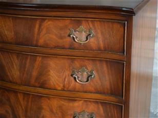  Serpentine Mahogany Chest of Drawers 